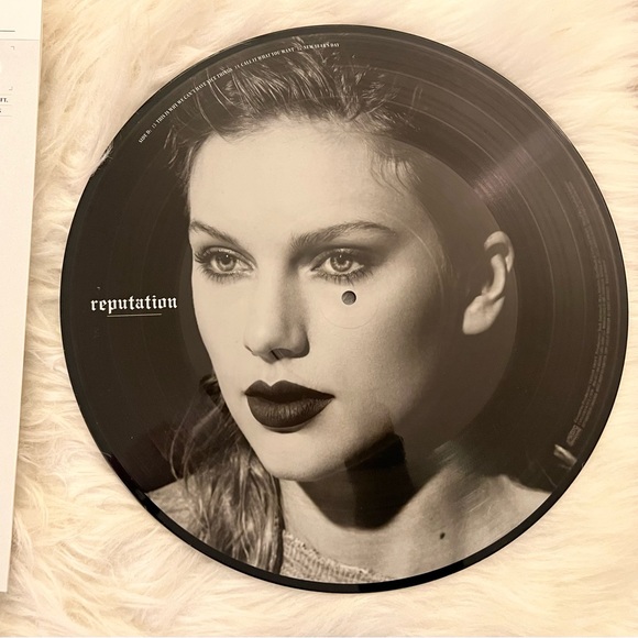 Taylor Swift Limited Edition Reputation Vinyl - Picture 11 of 13